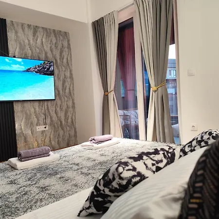 Apartment Sky View N&n Near Airport, Highway & Free Parking *