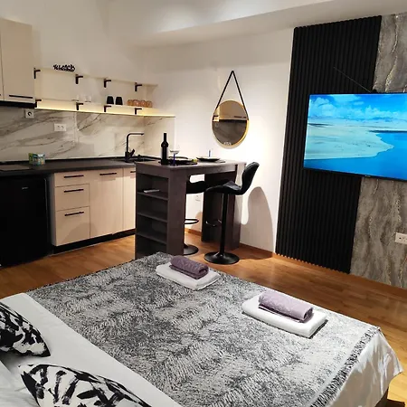 Daire Sky View N&n Near Airport, Highway & Free Parking *