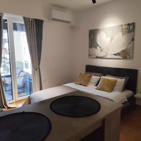 Sky View N&n Near Airport, Highway & Free Parking Daire